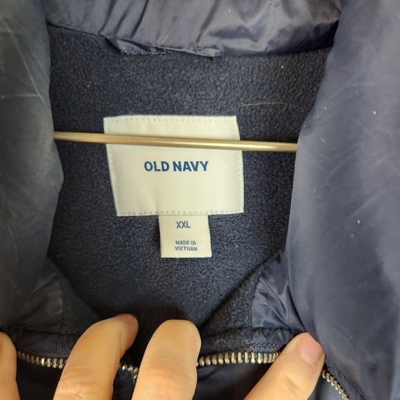 Old Navy Puffer Vest plus size - Picture 4 of 5